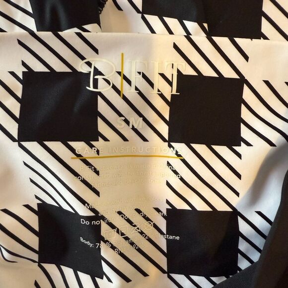 Chic Black and White Checkered Bike Shorts - Picture 3 of 3